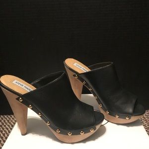 Size 8 STEVE MADDEN BLACK PLATFORM PEEP TOE MULES